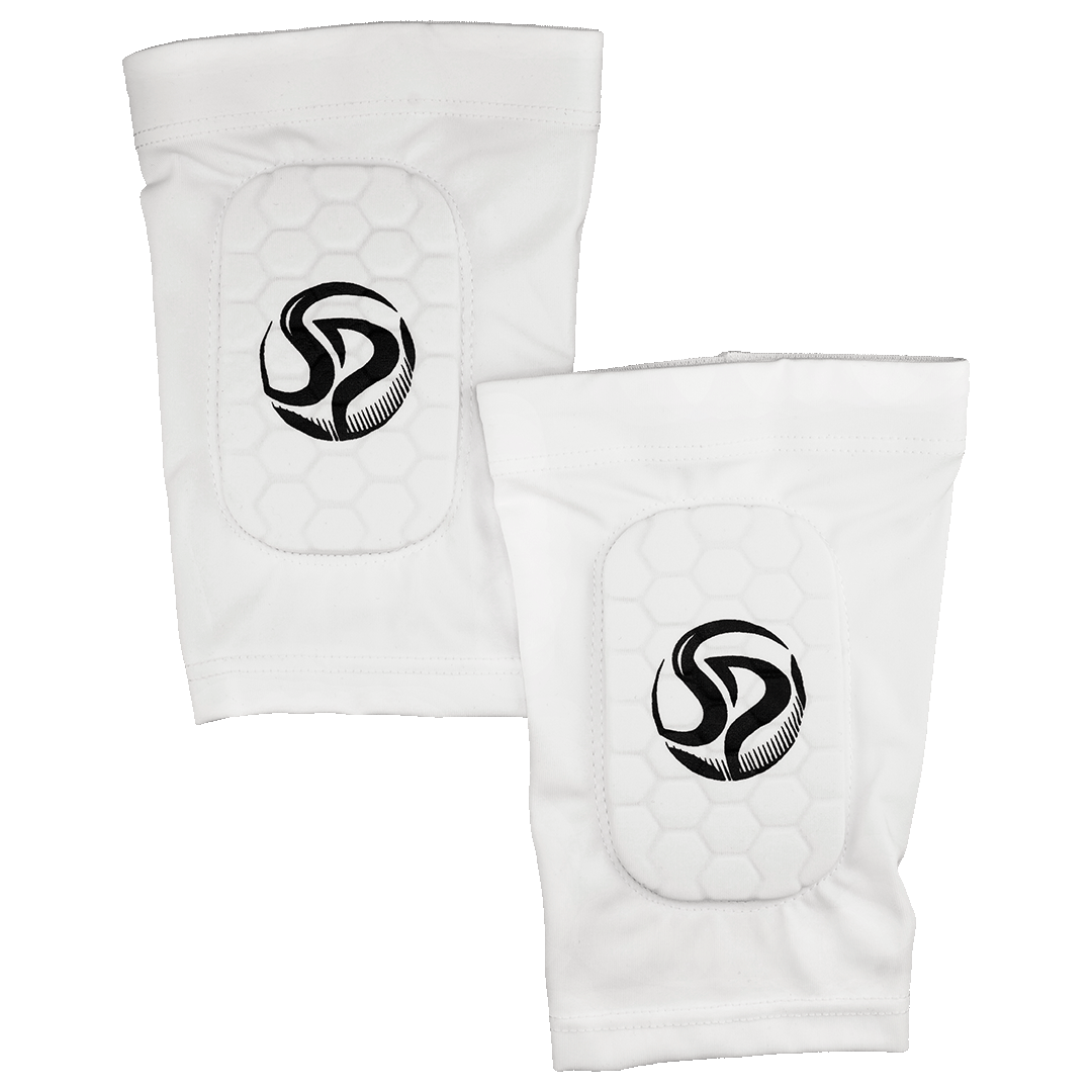 Two white sports knee pads with hexagonal padding and a central black logo featuring stylized 'SD' lettering.